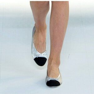 CHANEL CC CAP TOE DIAGONAL QUILTED SILVER BALLET FLATS SZ 39